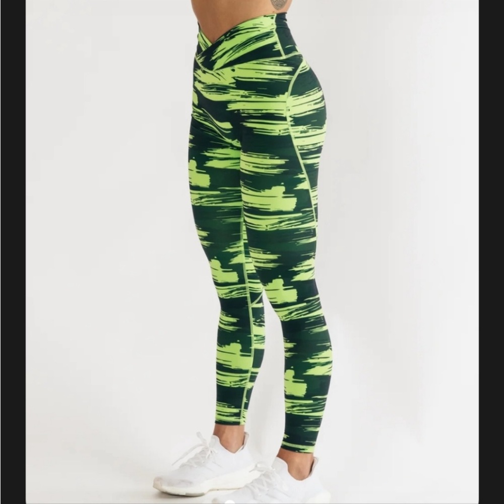 Super stretchy flattering alphalete two toned leggings